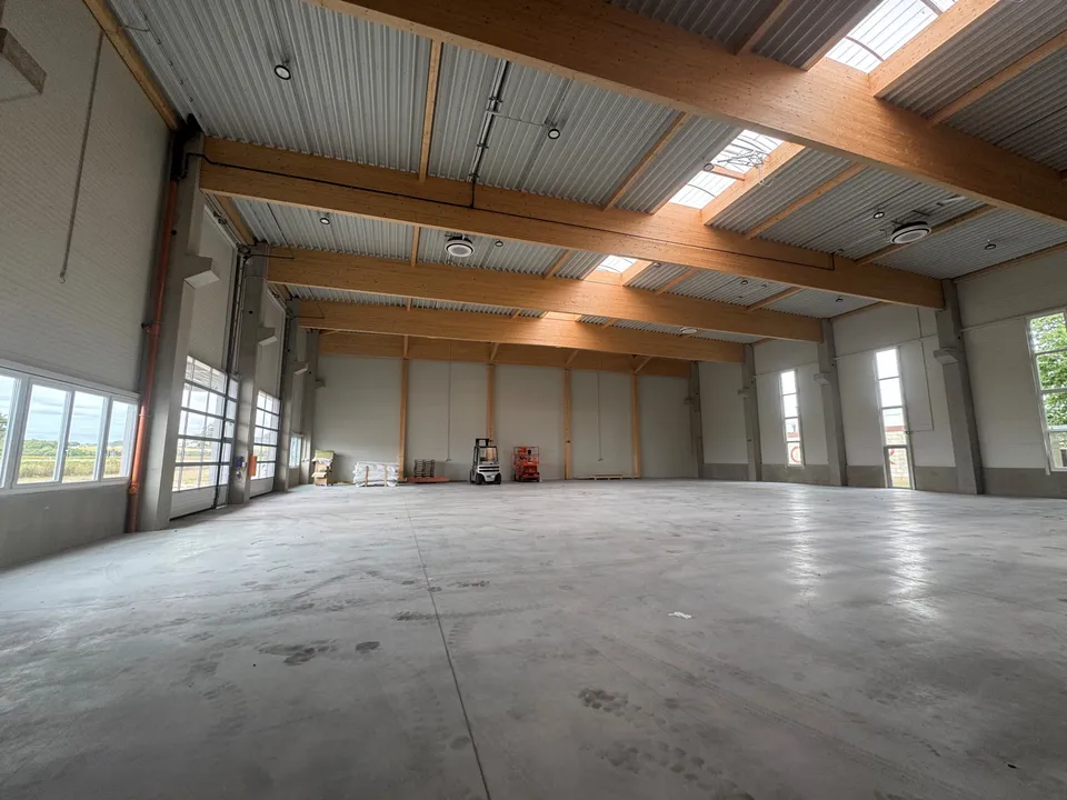 Modesta Real Estate vermittelt 2.087 m² Gewerbe- und Produktionsfläche in Spillern