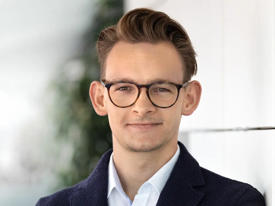 Modesta Real Estate begrüßt Felix Lanzerstorfer im Industrie & LogistikTeam