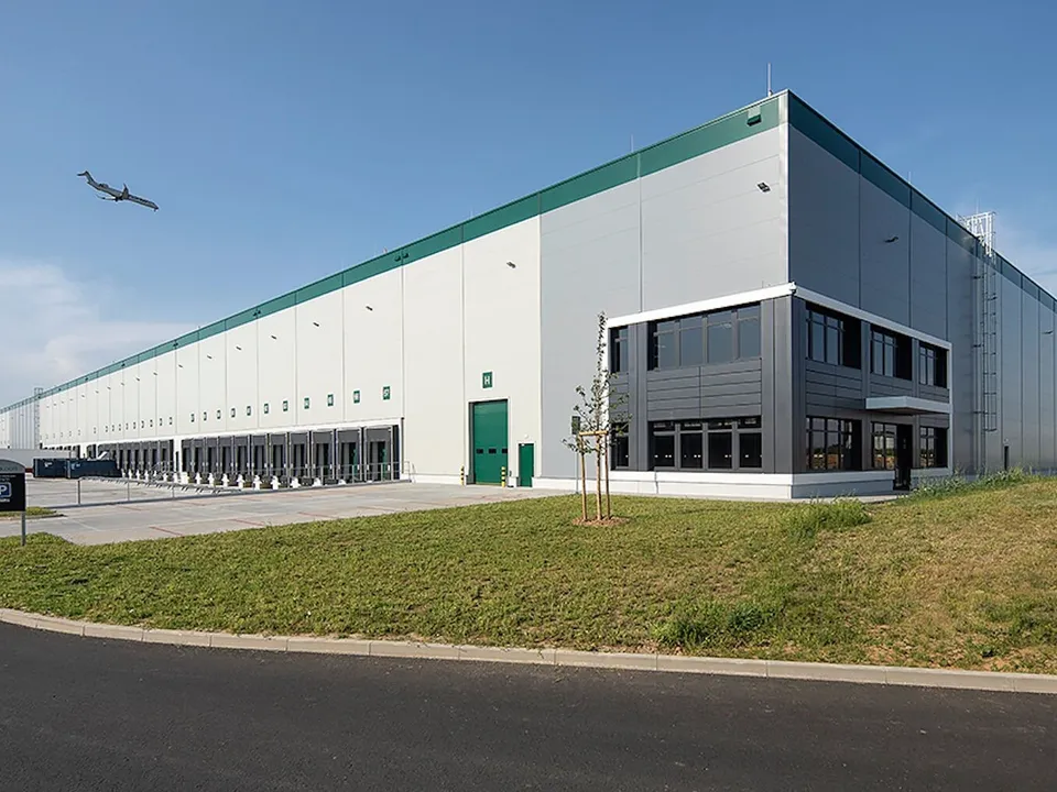 Modesta Real Estate vermittelt 5.668 m² Lagerfläche an TVM Transport & Logistics in der Slowakei und Tschechien